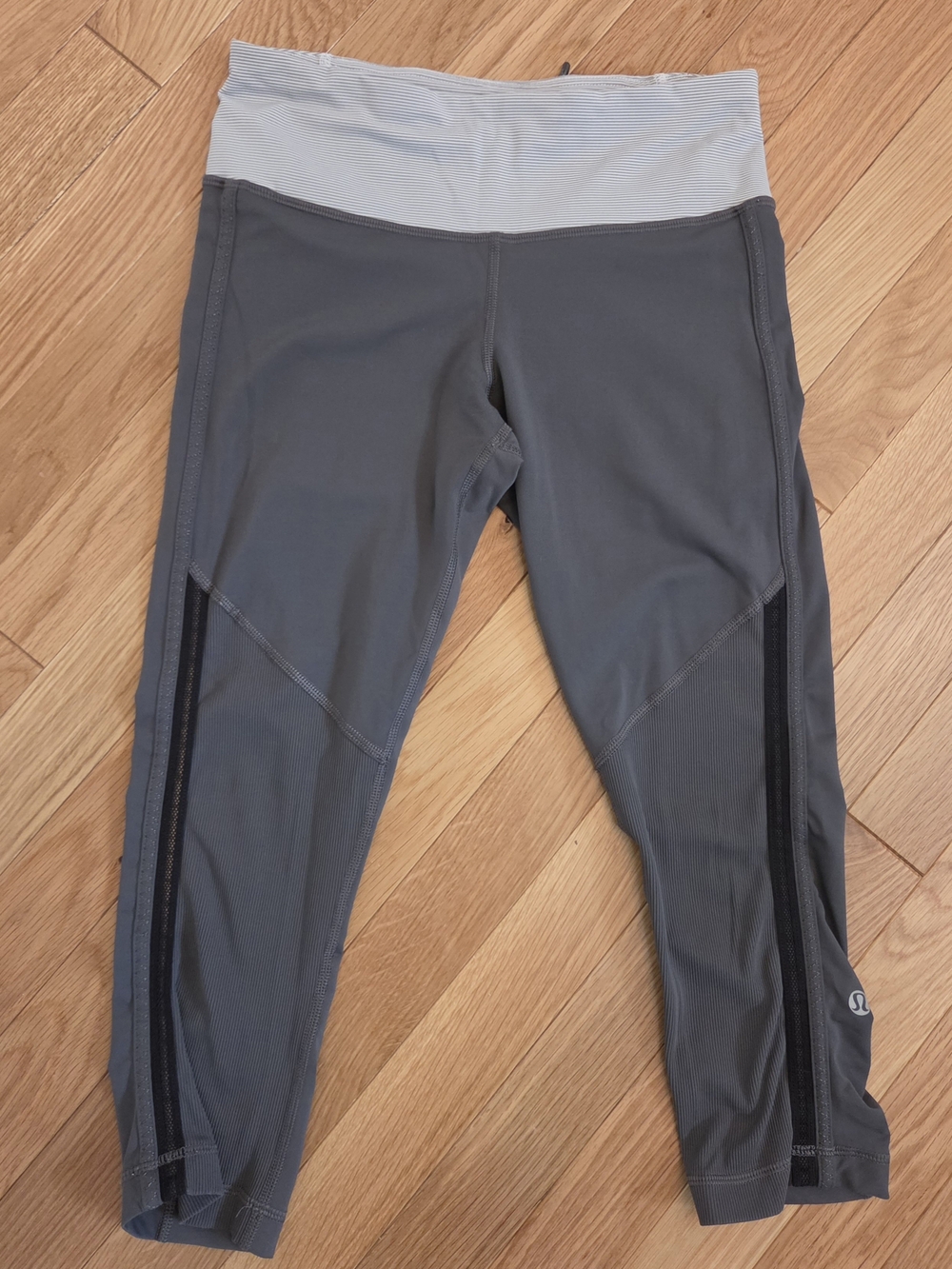 Lululemon Girls' Gray Performance Crop Leggings with Light Gray Waistband Sz 10
